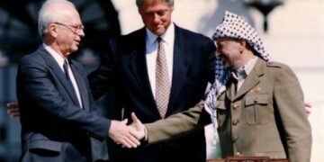 هل انت مع حل الدولتين؟